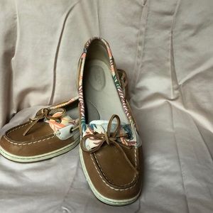 Women’s angelfish Sperry’s with floral print